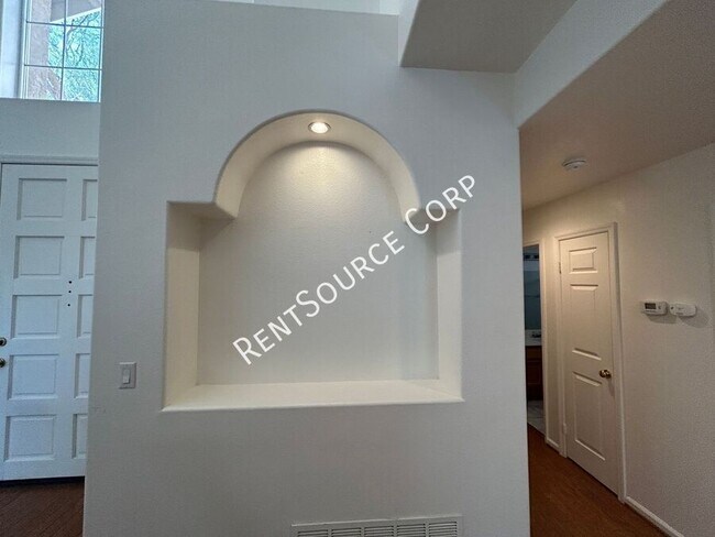 Building Photo - 3210 Lantana Ct