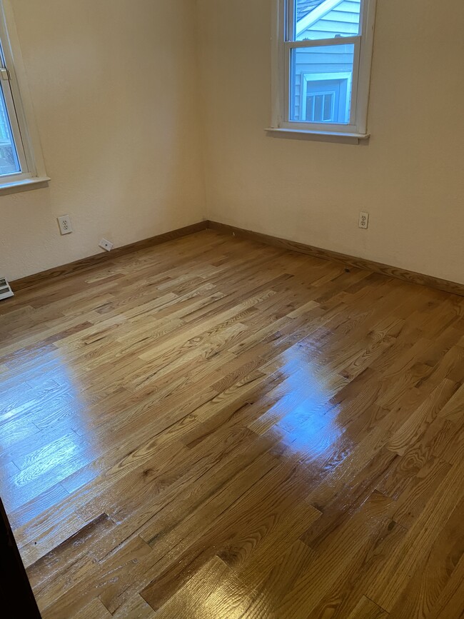 BED ROOM - 420 Shoreland Rd
