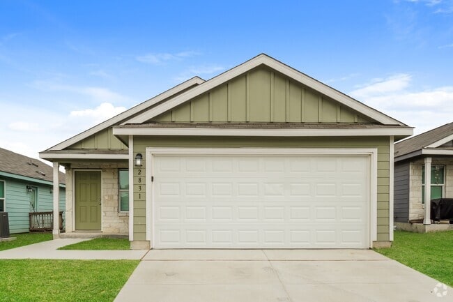 Building Photo - 2831 Millikan Dr