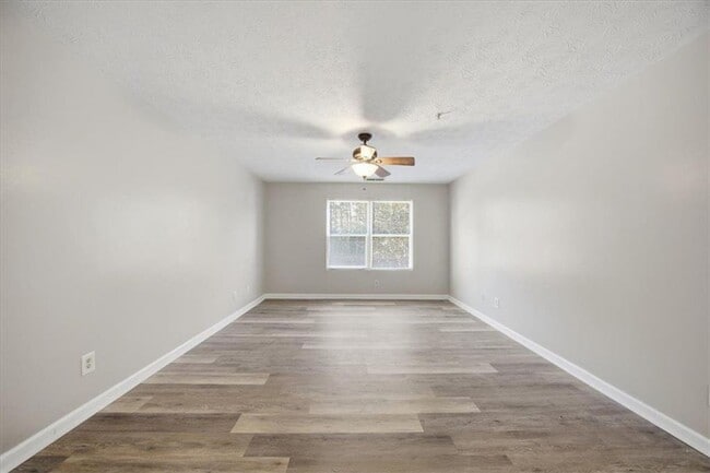 Foto del edificio - Charming 3-Bedroom Condo in Fairington Village