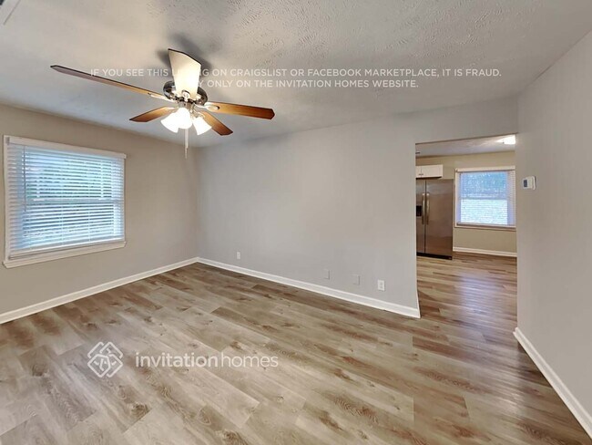 Building Photo - 300 Banberry Dr SE