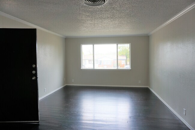 Building Photo - 1609 Sunnyside Ln