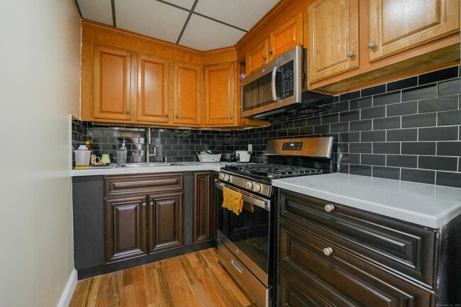 Building Photo - 367 Tudor St