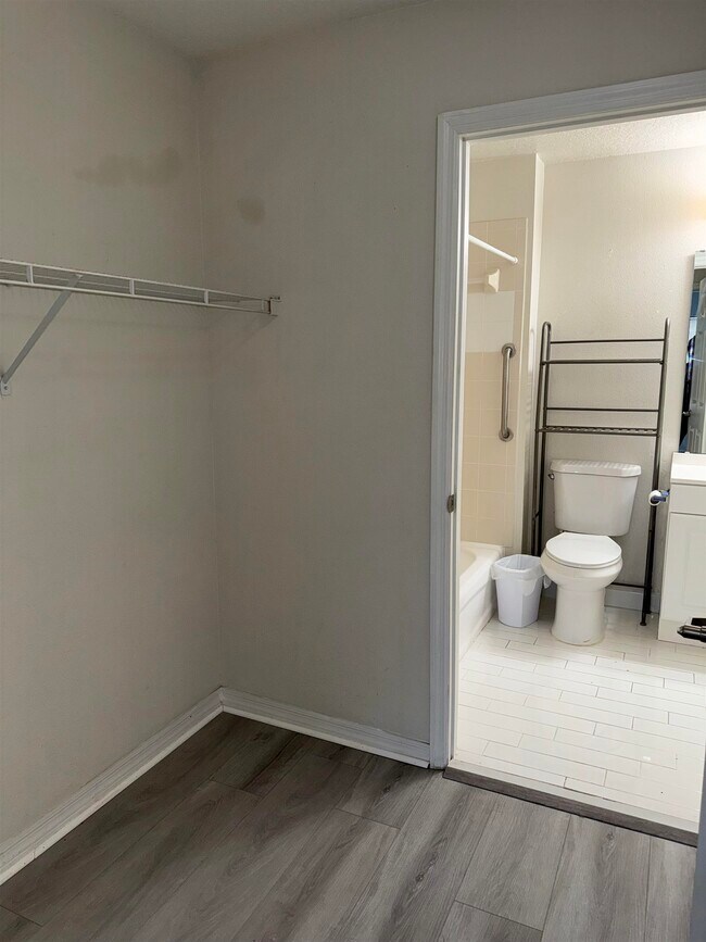 Foto del edificio - 28204 Harbour Vista Cir