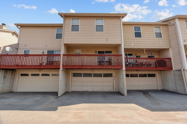 Building Photo - 254 Carmel Woods Dr