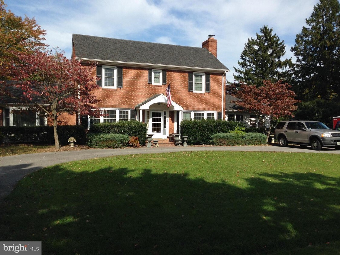 Primary Photo - 308 Spruce St