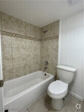 Building Photo - 4539 SE 6th Ct