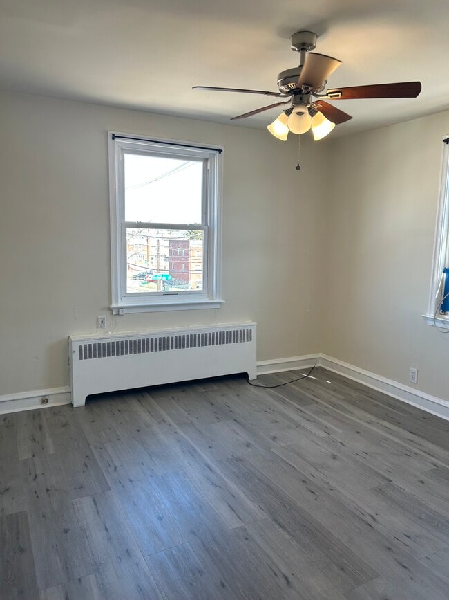 Building Photo - 1471 Creston St