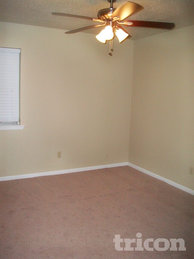 Building Photo - 3307 Hummingbird Ln