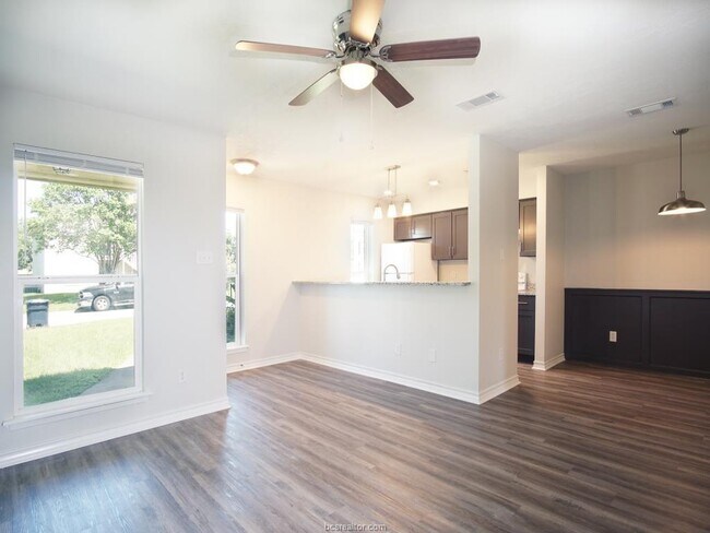 Building Photo - 712 Vassar Ct
