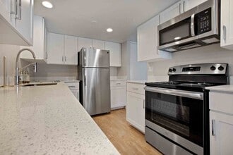 Building Photo - Shoreline at the Lakes