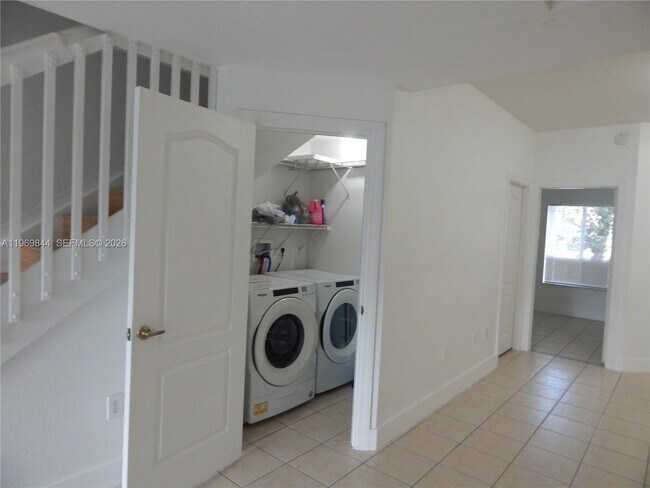 Foto del edificio - 8986 W Flagler St