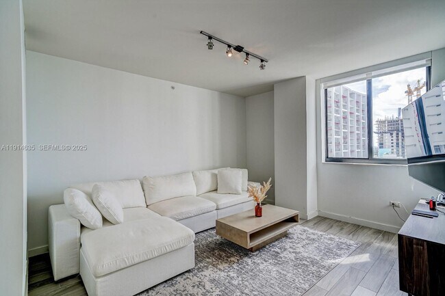 Foto del edificio - 999 SW 1st Ave