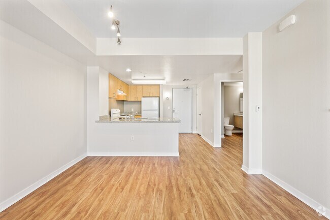 2 habitaciones, 1 baño - 860 pies cuadrados - Comedor - Long Beach Senior Arts Colony