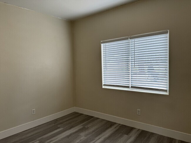 Building Photo - Renovated 2BR - 1BA - gated