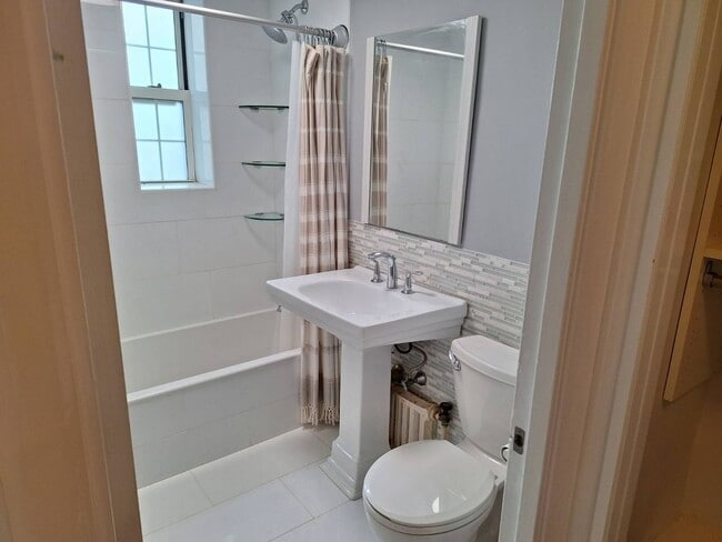 Building Photo - Coolidge Corner - Roof Deck - Updated - Laundry