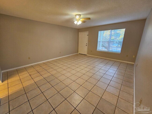 Foto del edificio - 6828 Hunt St