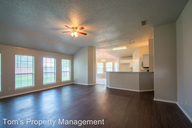 Building Photo - 308 Parkview Dr