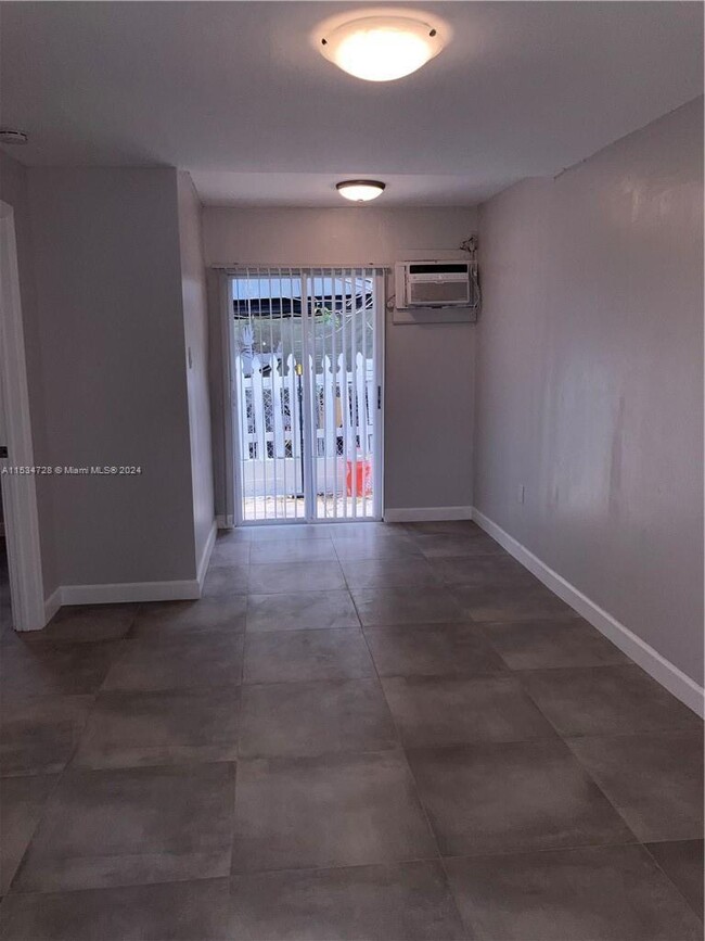 Foto del edificio - 305 NW 18th Ave
