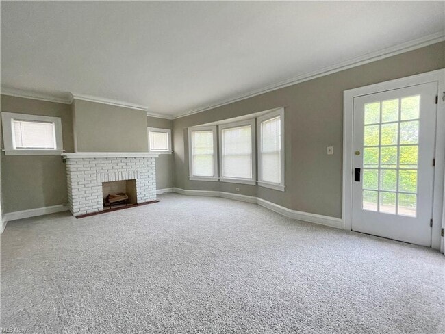 Building Photo - 2152 Wyandotte Ave