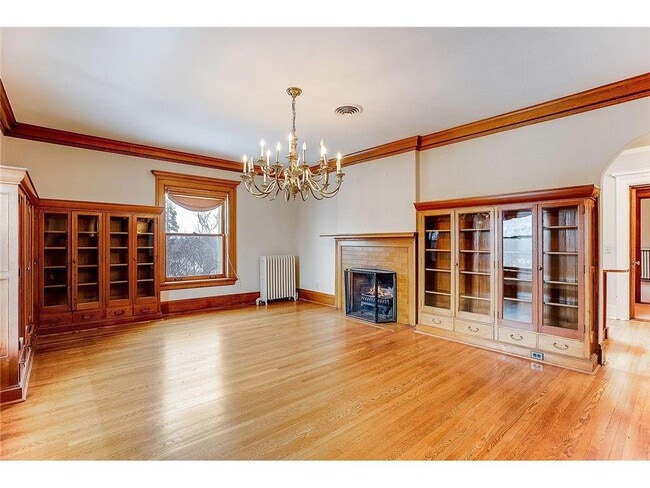 Building Photo - 808 Summit Ave