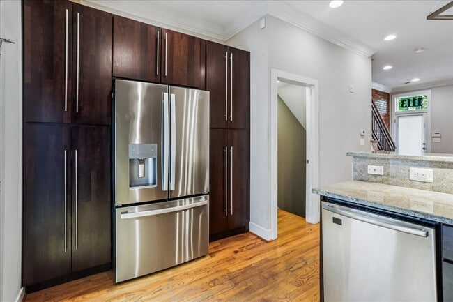 Foto del edificio - Charming 3 Full Level Rowhome w/ Private Outdoor Courtyard! Garage near Eastern Market