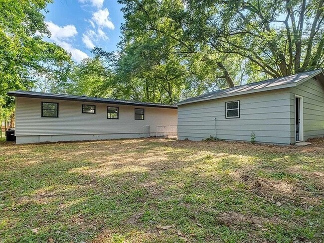 Photo - 2204 Berkshire Dr House