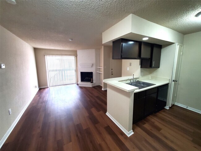 Building Photo - 250 El Dorado Blvd