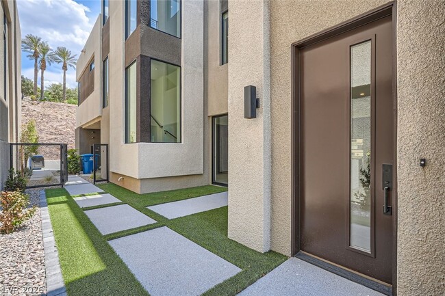 Building Photo - 18 Promenade Isle Ln