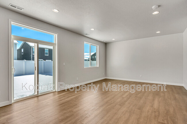 Foto del edificio - 3199 S Claire Ave