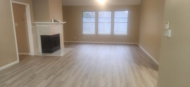 Foto del edificio - 5514 Clarkston Ln