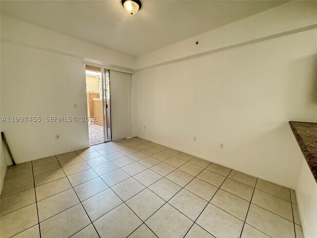 Foto del edificio - 962 SW 143rd Ave