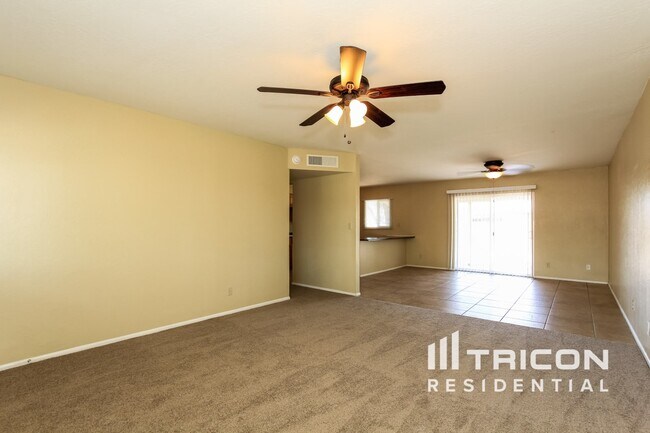 Building Photo - 3308 E Bloomfield Rd