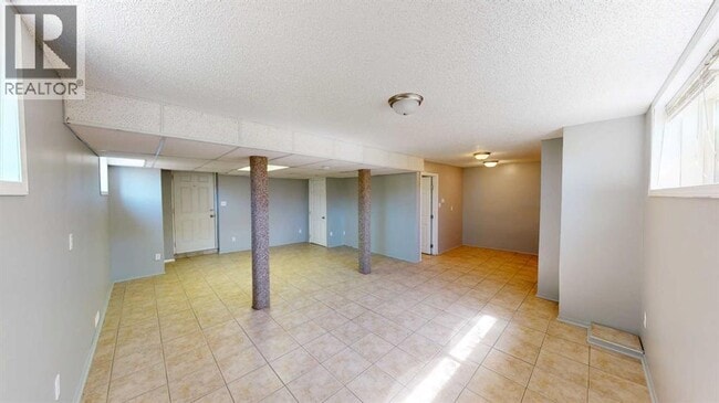 Building Photo - 9835-100A 100a Ave