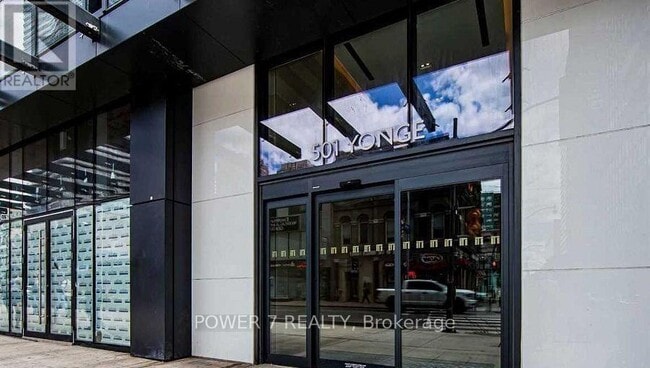 Building Photo - 501 Yonge St