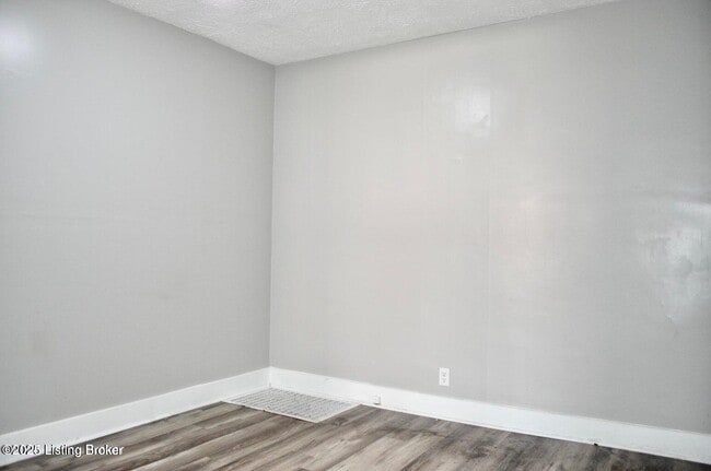 Building Photo - 221 W Woodlawn Ave