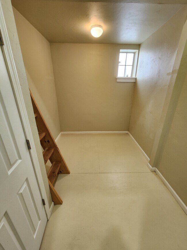 Foto del edificio - 208 E Main St