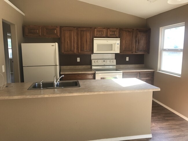 Building Photo - KU2-Broadway Duplex 2