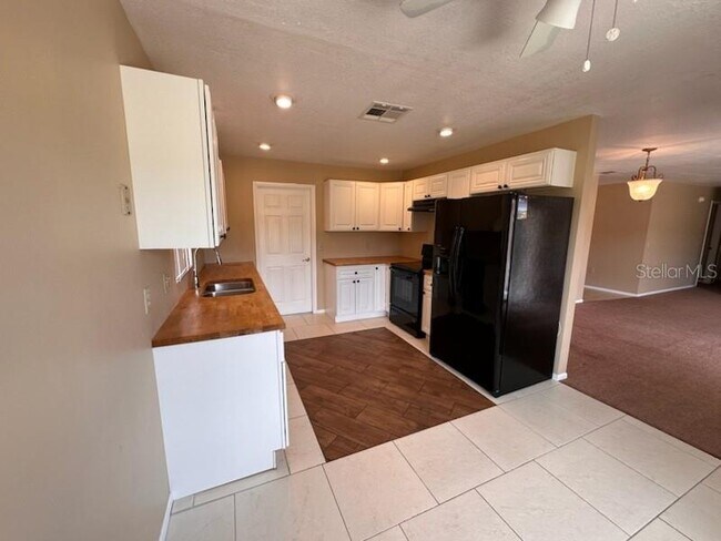 Foto del edificio - 350 Buttonwood Dr