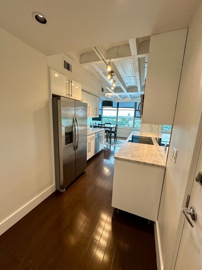 Foto del edificio - 1 BED | 1 BATH | DRAYTON TOWER