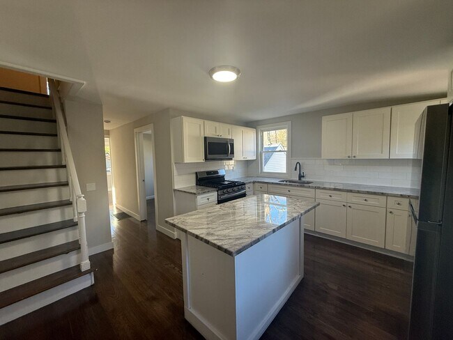 Foto del edificio - Newly Renovated Single Family in West Haven!
