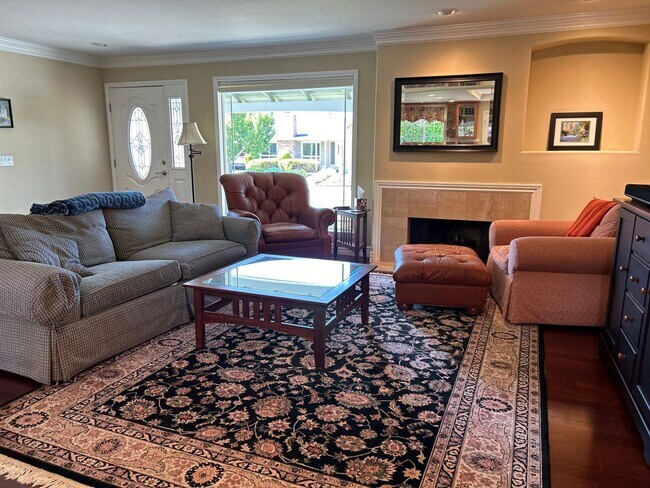 Building Photo - Cozy Vacation Rental: Perfect for a Relaxi...