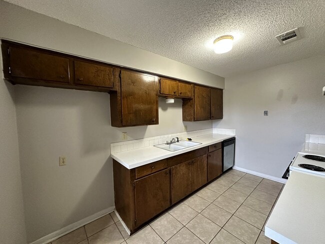 Building Photo - 407 Maple St