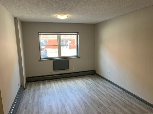 Building Photo - 32 Cook Ave
