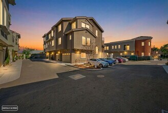Building Photo - 817 Estancia Ter