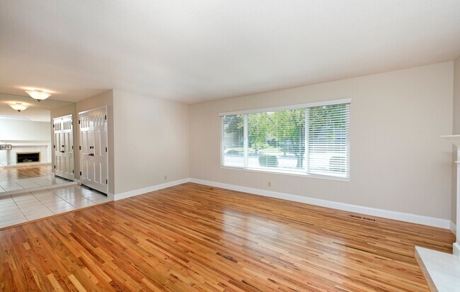 Foto del edificio - Beautiful 4BR/2BA Home in Outstanding West...