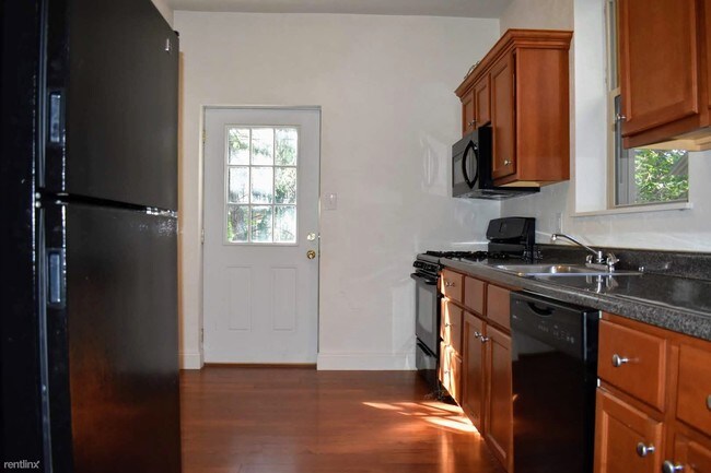 Building Photo - 2 br, 1 bath Townhome - 5432 Wilkins Avenue