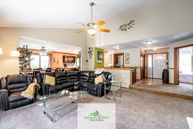 Building Photo - Beautiful 3 bedroom 2 Bath in the Perfect ...