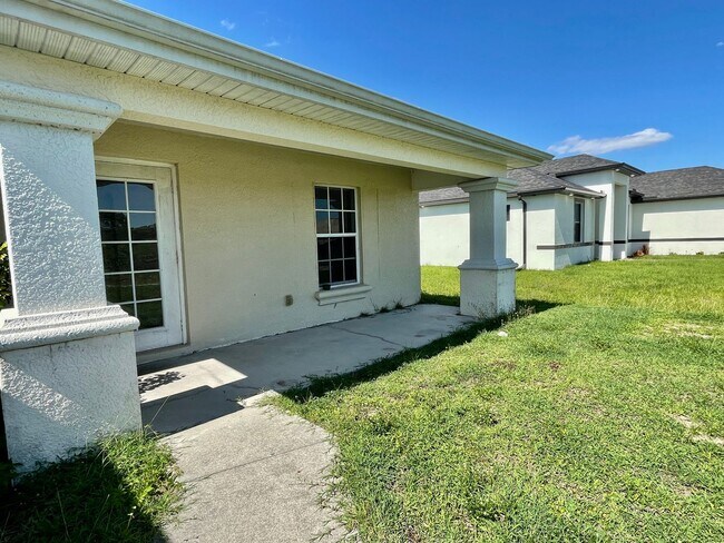 Building Photo - Lehigh Acres 3 Bedroom, 2 Bath, 2 Car Gara...