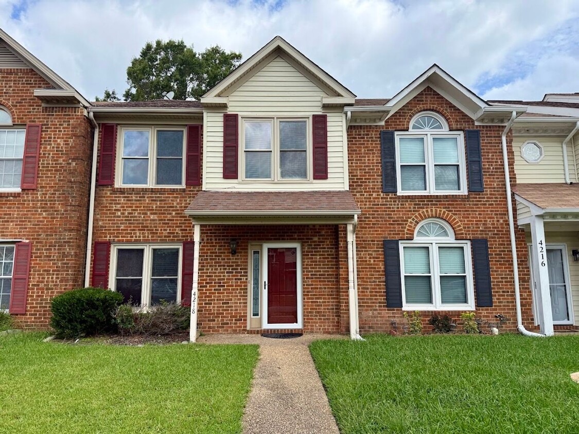 Primary Photo - Stunning 3-bedroom Townhome in Heart of Vi...